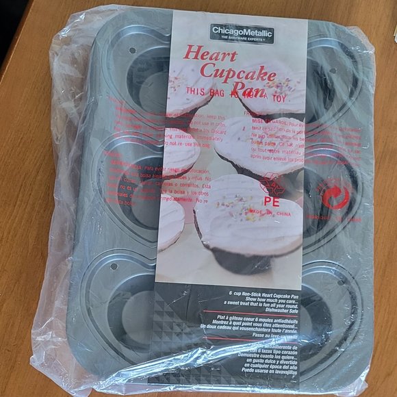Chicago Metallic Heart Cupcake Pan NOS Vintage - Picture 1 of 8